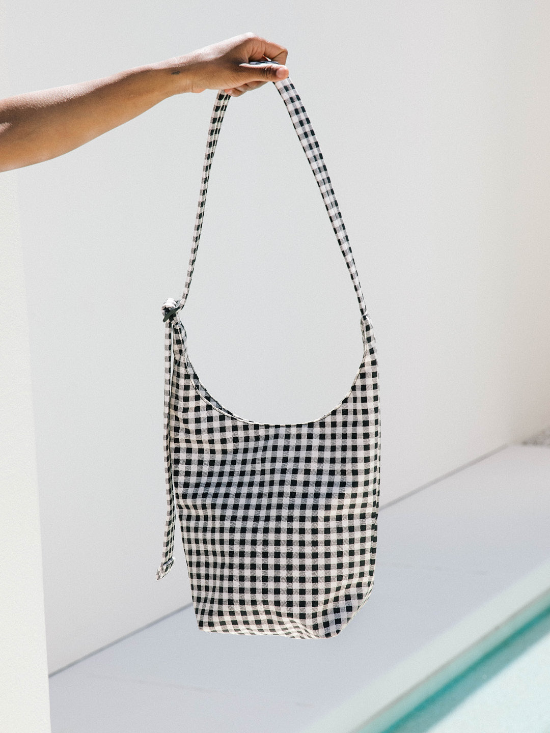 【BAGGU】国内未入荷カラー Small Nylon Sling ショルダーバッグ SMALL NYLON SLING バター - BAGGU Japan
