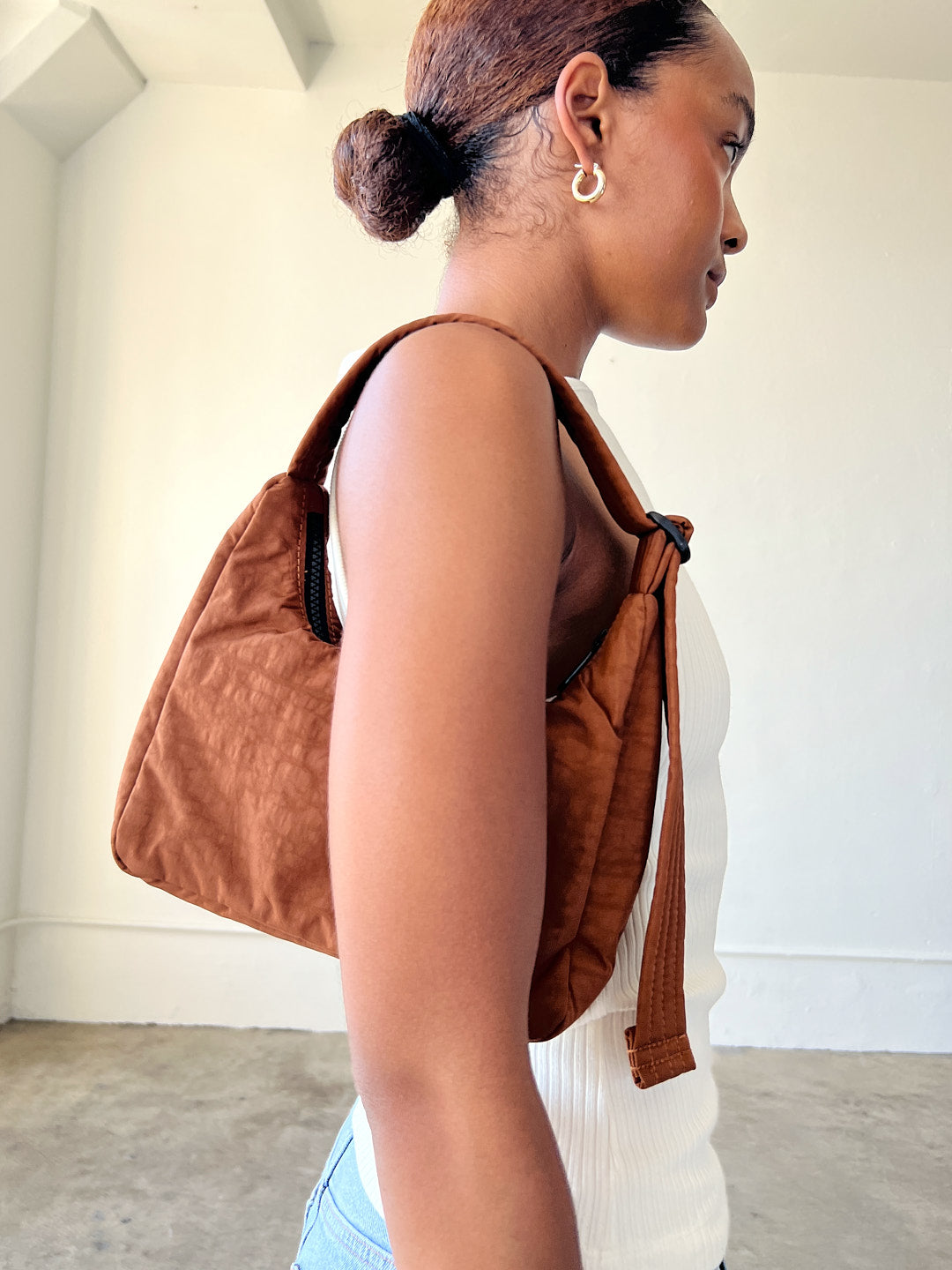 What's in my Bag + Daily Essentials | Baggu Nylon Shoulder Bag - YouTube