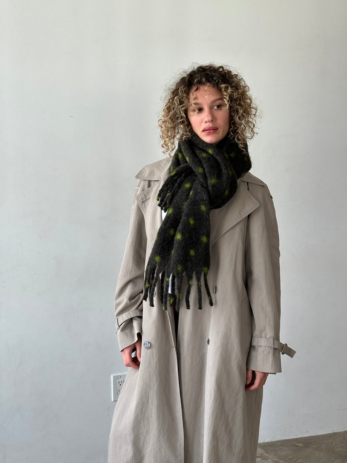 DM Fluffy Scarf - Charcoal/Lime Spot