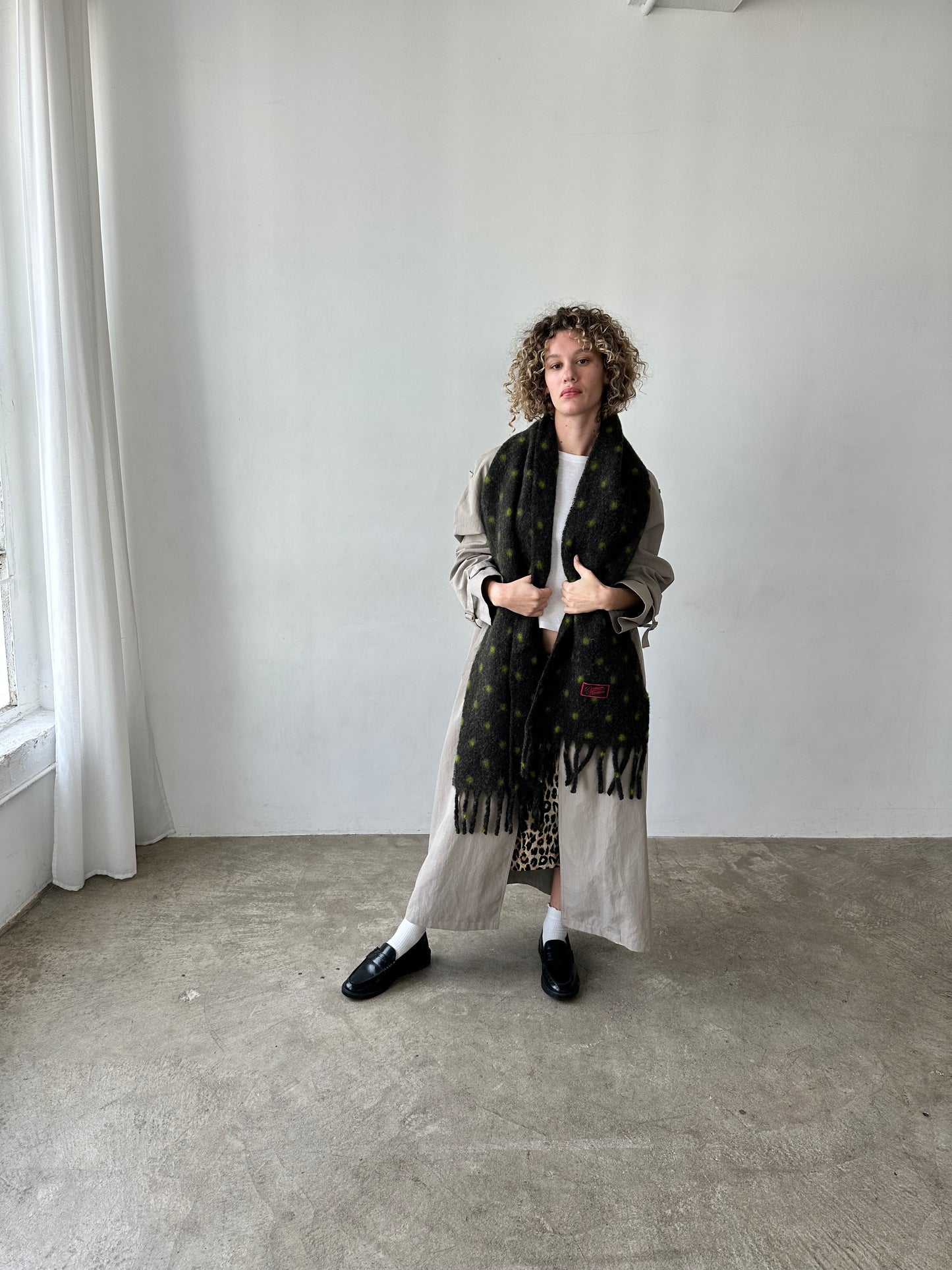 DM Fluffy Scarf - Charcoal/Lime Spot