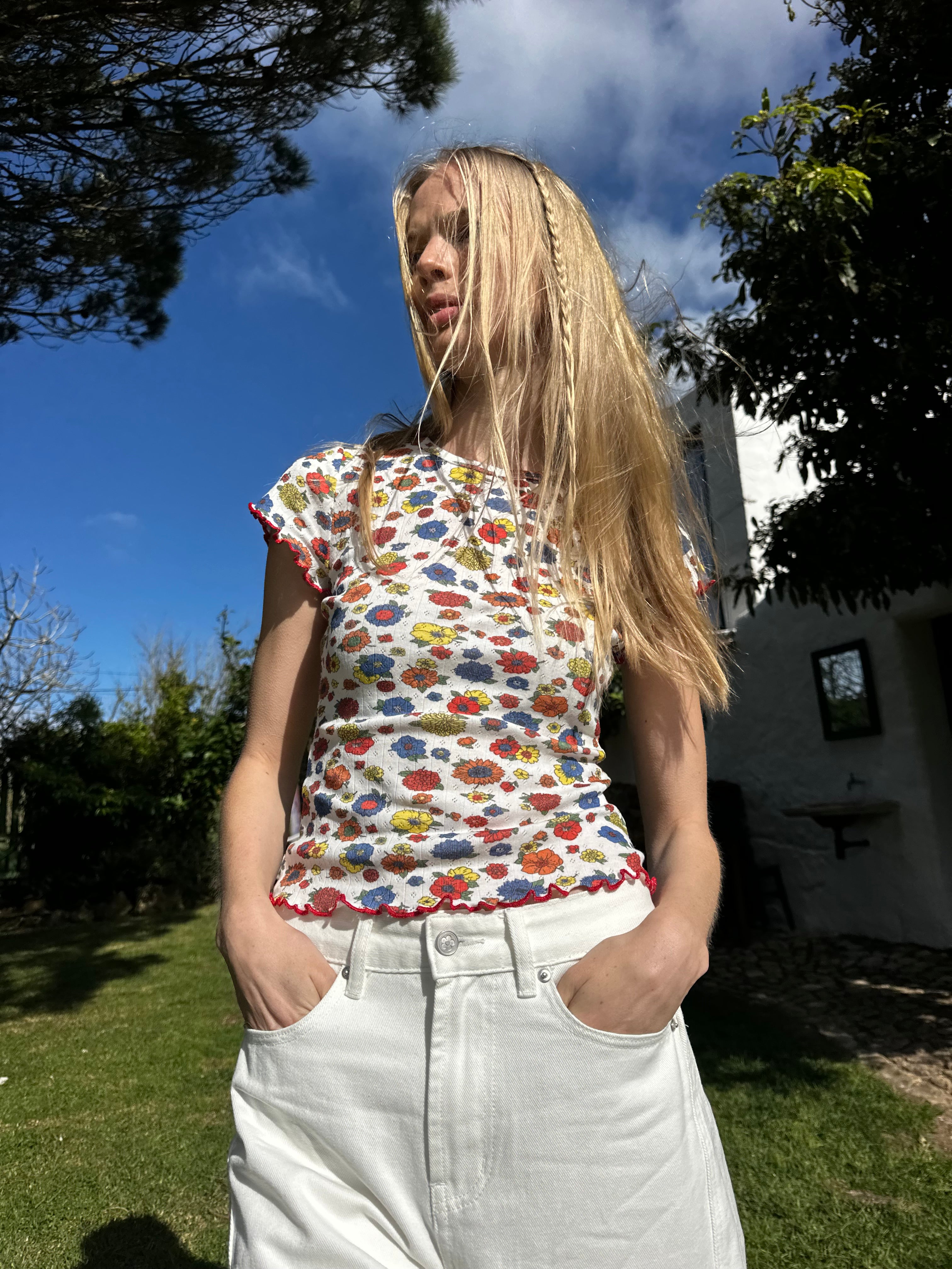 トップス everyone ABCD FLEURS FLORAL PAINTING TEE Amber Tee - Primary Floral – Lisa Says Gah