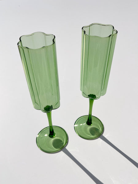 https://lisasaysgah.com/cdn/shop/files/IMG_6287_areaware_flute_green_grande.jpg?v=1700095701