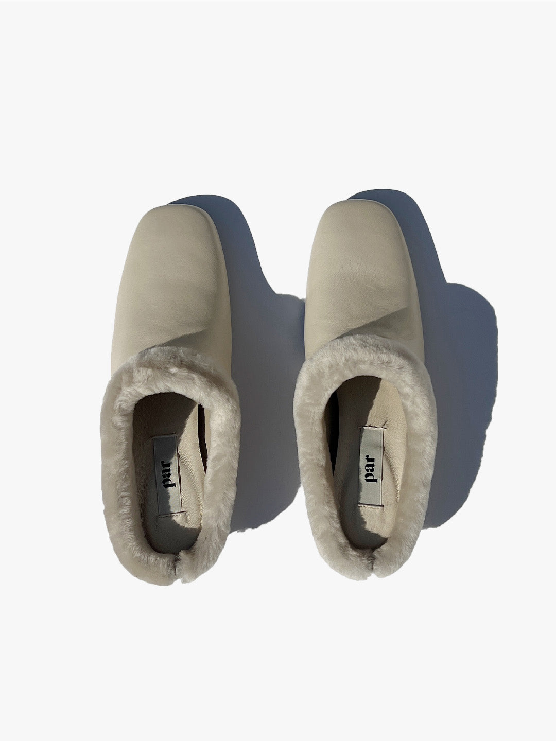 melt the lady pointed toe fur mule black（MELT THE LADY fera