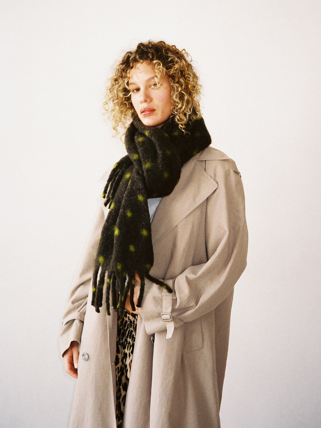 DM Fluffy Scarf - Charcoal/Lime Spot