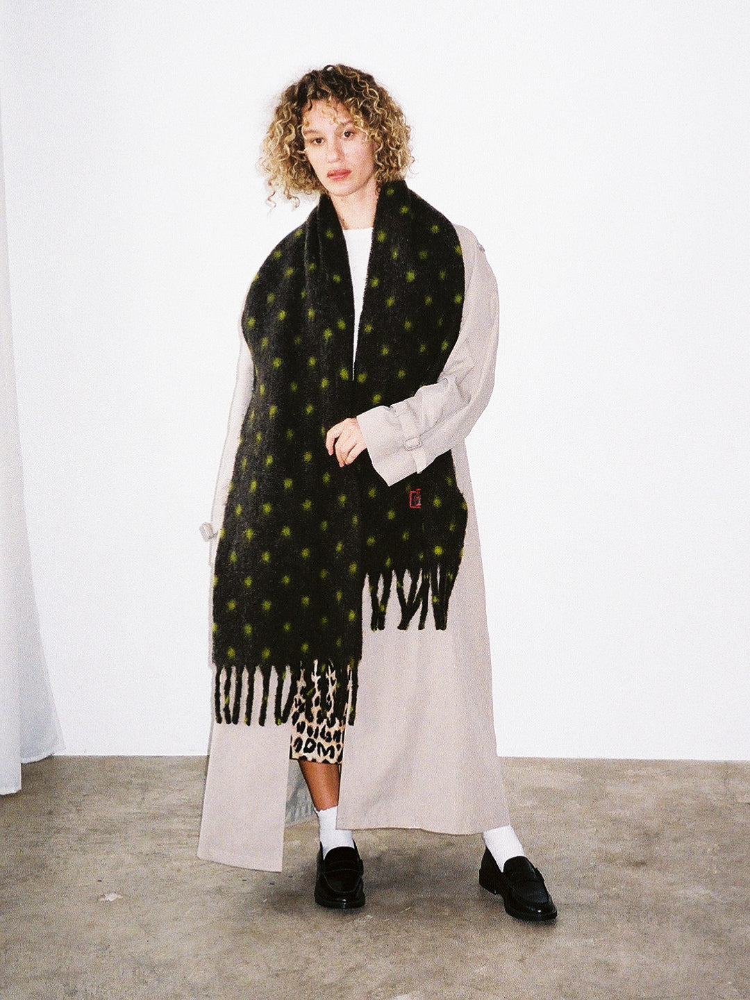 DM Fluffy Scarf - Charcoal/Lime Spot