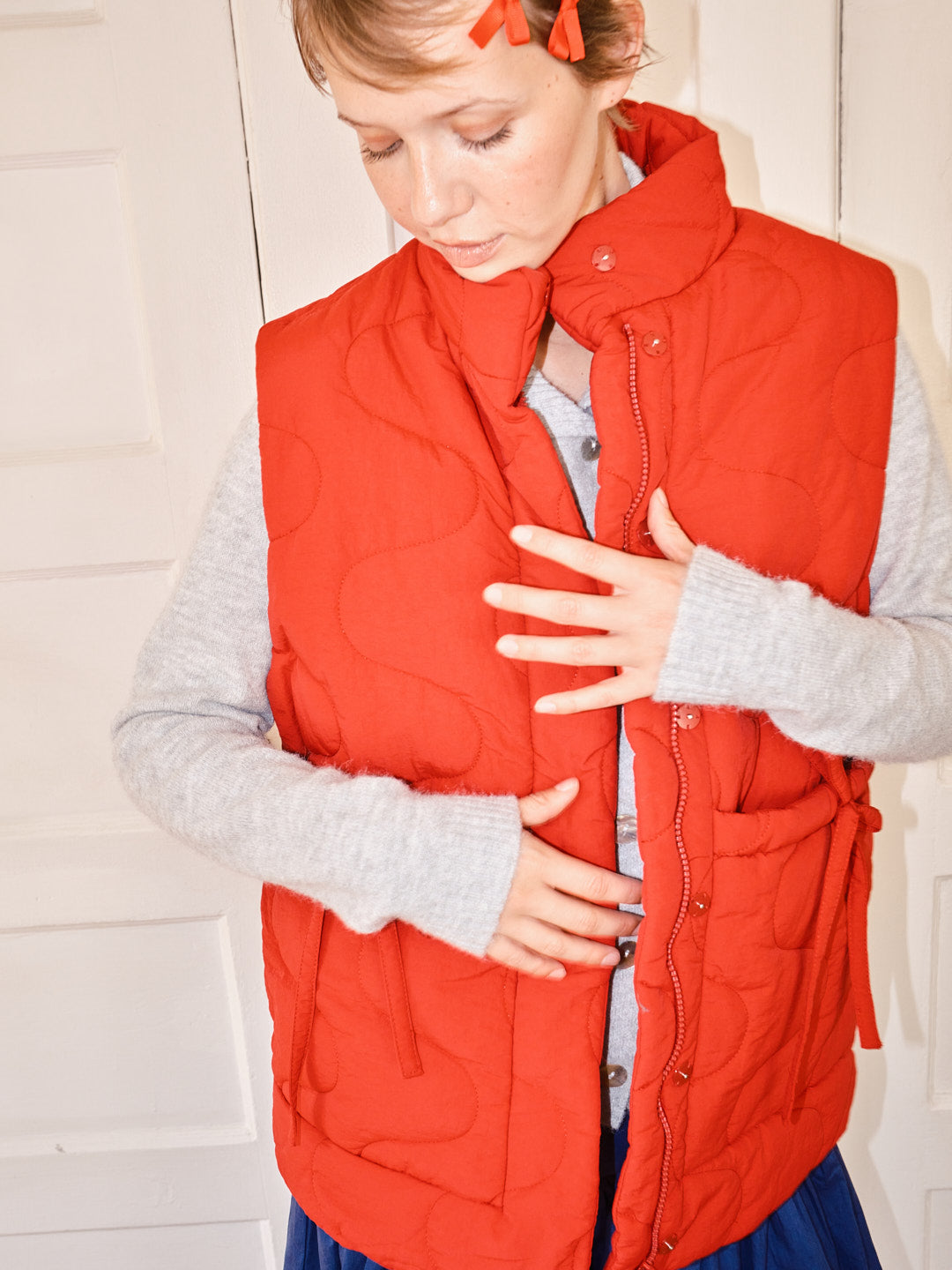 【THINGS THAT MATTER】SATIN LAYERED GILET THINGS THAT MATTER》 SATIN LAYERED GILET - Sweater Vests