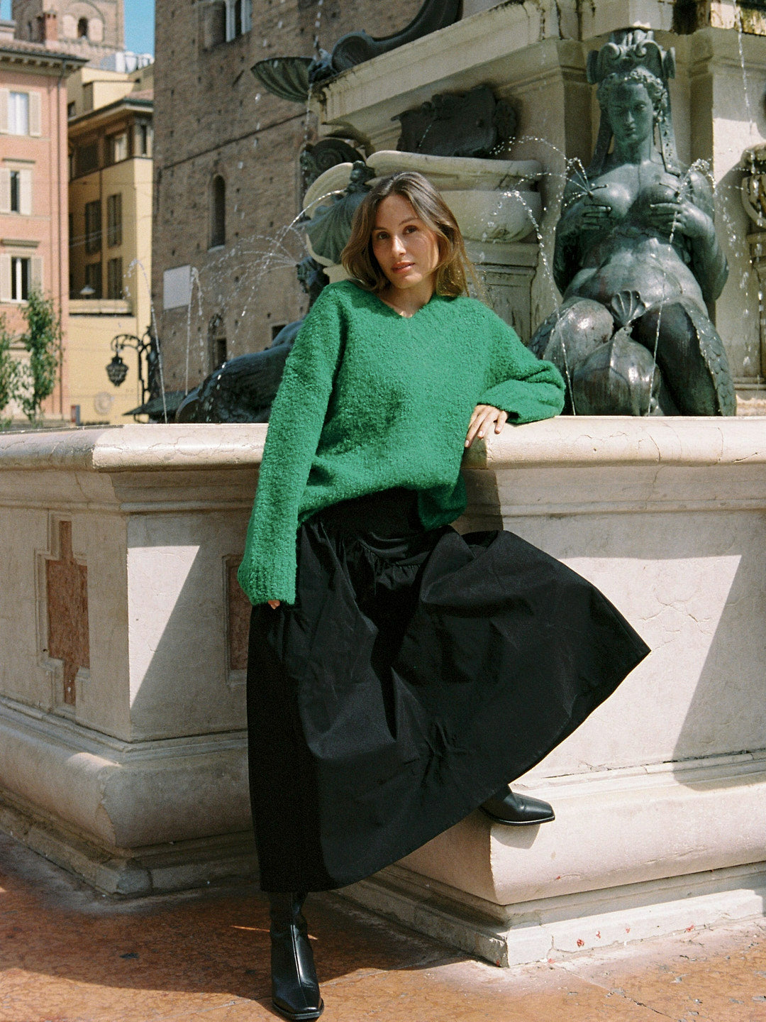 Marion V-Neck - Kelly Green