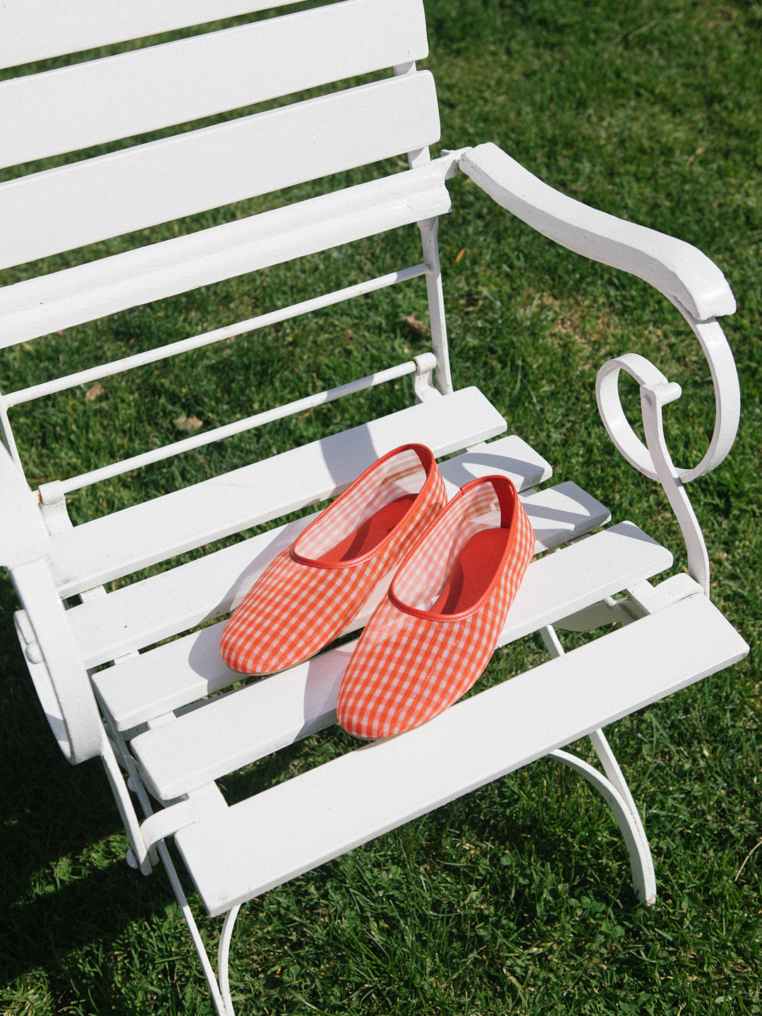 Eden Mesh Flat - Cherry Gingham