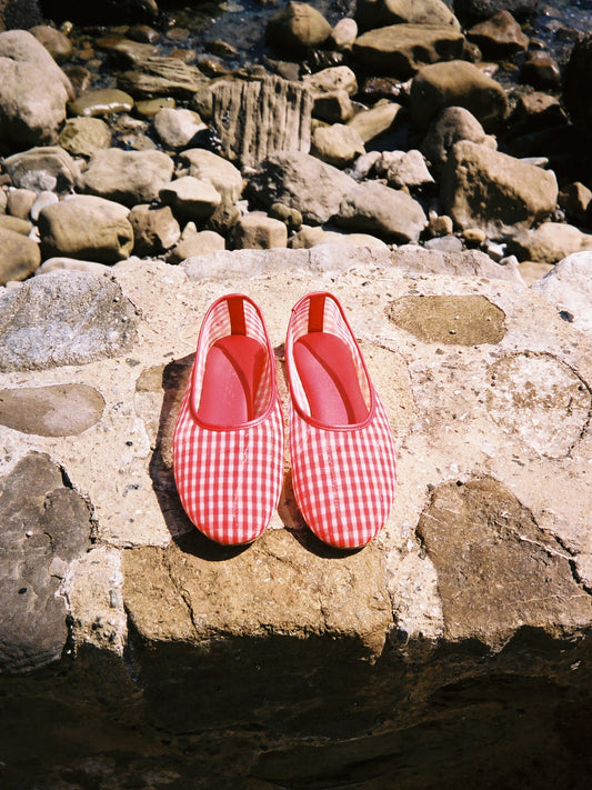 Eden Mesh Flat - Cherry Gingham