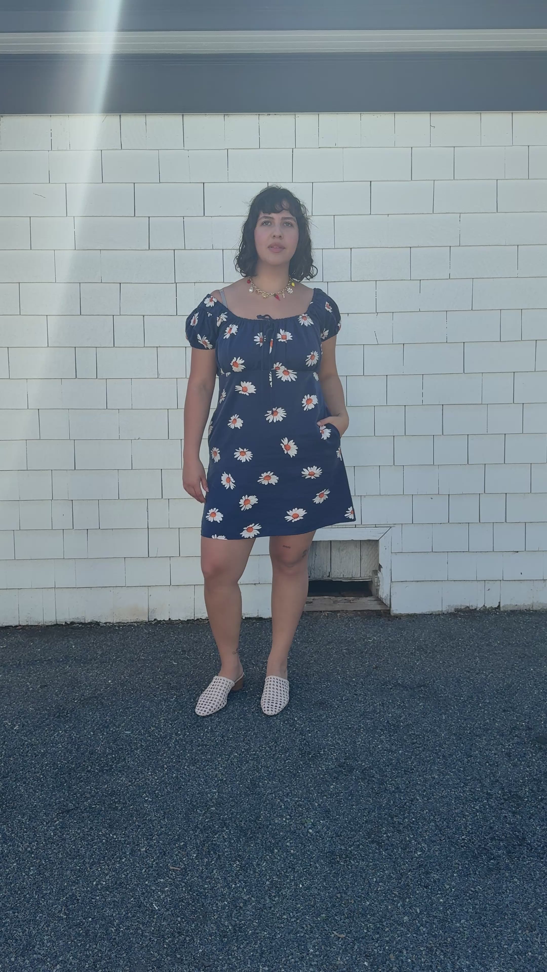Suzy Dress - Navy Daisy – Lisa Says Gah