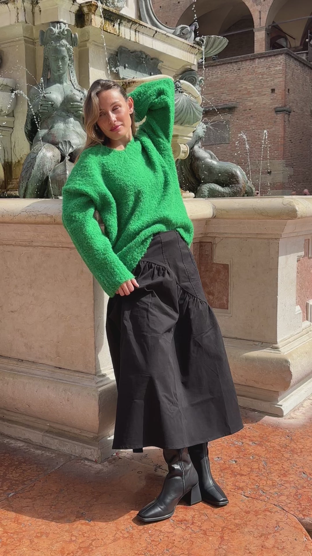 Marion V-Neck - Kelly Green – Lisa Says Gah